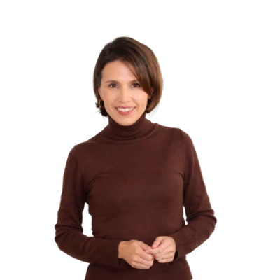 Cristina Larrota, agente inmobiliaria especializada en villas y propiedades exclusivas en Cullera, Valencia.
